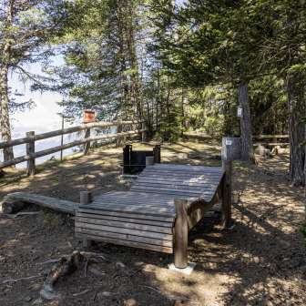 Il punto panoramico e il camino di Thusisblick vicino a Feldis