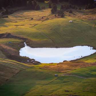Alba al lago Libi sullo Schamserberg dal Piz Beverin