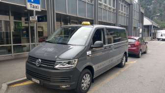 Un veicolo del servizio taxi Beverin a Thusis