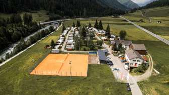 I campi da tennis del Camping Splügen