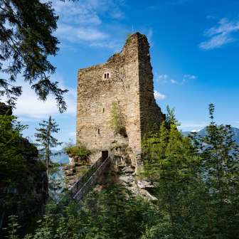 Le rovine del castello di Obertagstein sopra Thusis