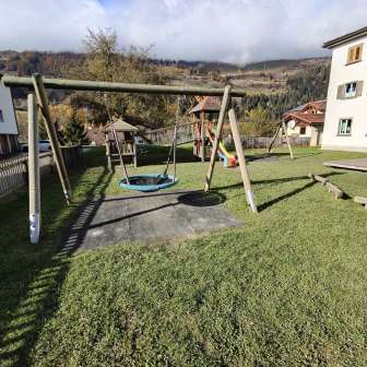 L'altalena nella scuola materna / Parco giochi Scoleta Zillis