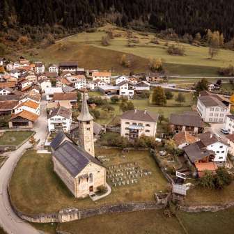 Zillis-Reischen con la famosa chiesa di St Martin
