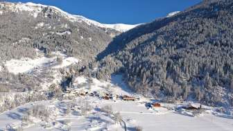 Il castello Haselstein vicino a Zillis-Reischen in estate