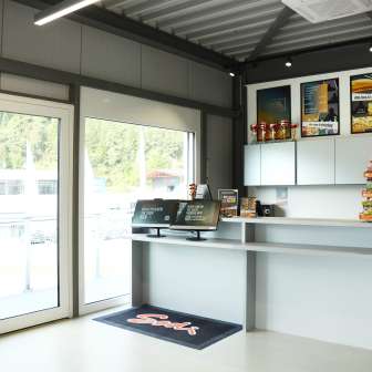 La reception del kartodromo all'aperto Cazis