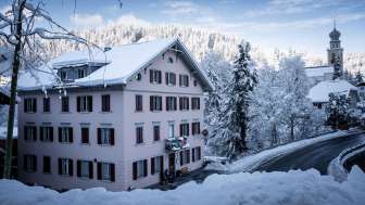 Il ristorante Beverin in estate