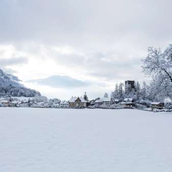 Piping con il Castello di Sins in inverno