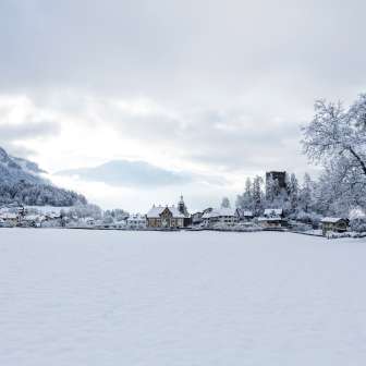 Piping con il Castello di Sins in inverno