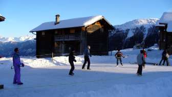 La pista di ghiaccio naturale di Obermutten La pista di ghiaccio naturale di Obermutten