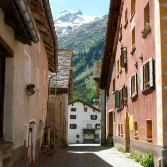 Un vicolo nel villaggio di Hinterrhein