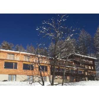 Il Berghotel Sterna dall'esterno in inverno