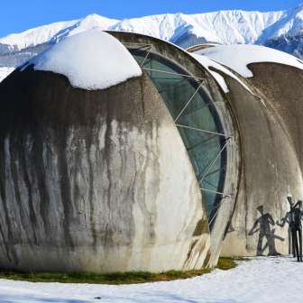 La chiesa di pietra di Cazis in inverno