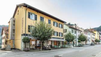 Pasticceria Gyger - Ristorante - B&B a Thusis in estate