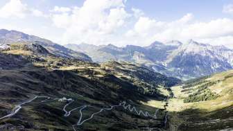 Escursione guidata al Passo dello Splügen "Dalla mulattiera alla strada dell'arte". Escursione guidata al Passo dello Splügen "Dalla mulattiera alla strada dell'arte".