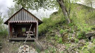 Casa di Tilla con rovina