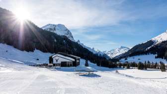 Il SELVO presso la stazione a valle della ferrovia di montagna Splügen-Tambo Il SELVO presso la stazione a valle della ferrovia di montagna Splügen-Tambo