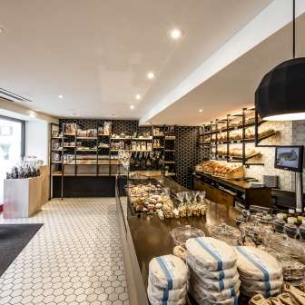 L'area d'ingresso con il bar del Gyger di Thusis