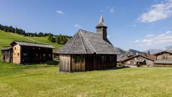 La chiesa di legno di Obermutten La chiesa di legno di Obermutten