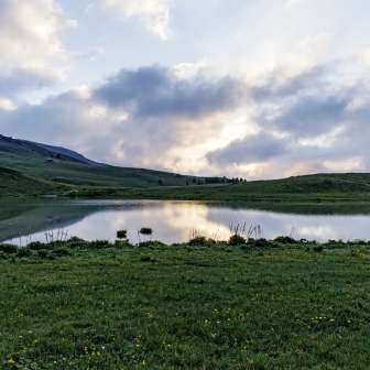 L'alba al lago Libi sullo Schamserberg