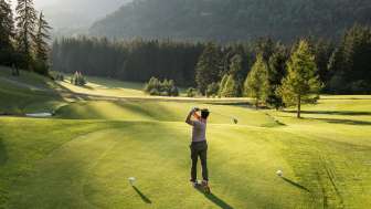 Il campo da golf a 18 buche di Alvaneu Bad è uno dei campi da golf più belli dei Grigioni.