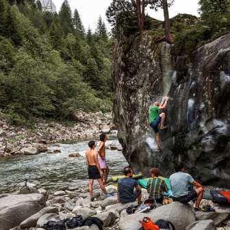 Boulderisti nel Magic Wood