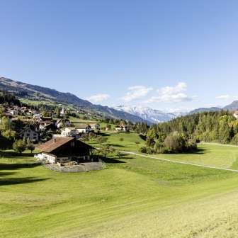Masein con Castel Untertagstein in estate