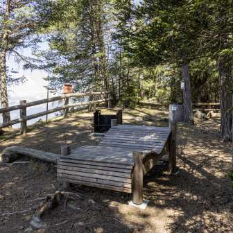 Il punto panoramico e il camino di Thusisblick vicino a Feldis