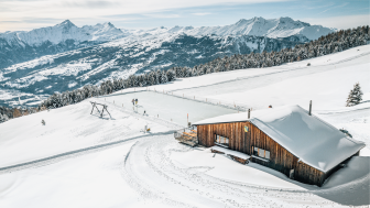 L'Alpe di Raguta con il campo di ghiaccio naturale 