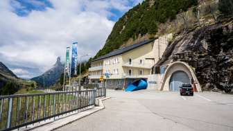 Inforama e portale del tunnel nella Valle di Lei