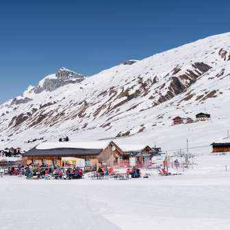 Il rifugio di Avers-Juppa proprio accanto all'impianto di risalita