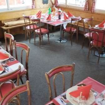 Il ristorante Raschuns dall'interno