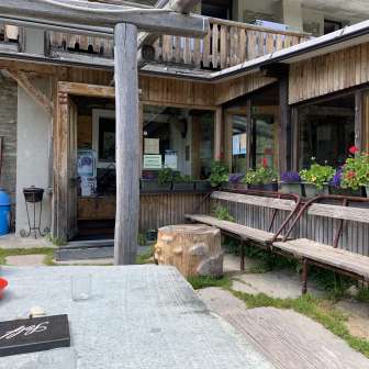 Il ristorante Baita del Capriolo nella Valle di Lei