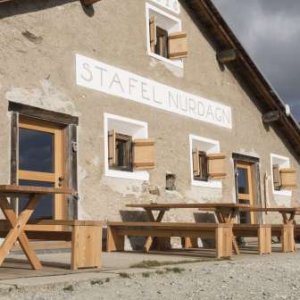 La terrazza del ristorante alpino Alp Nurdagn