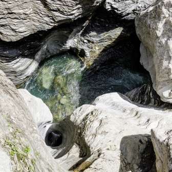 Diversi vortici millenari nella Gola della Viamala