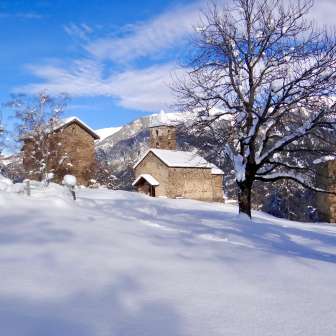 Il castello di Hohen Rätien in inverno