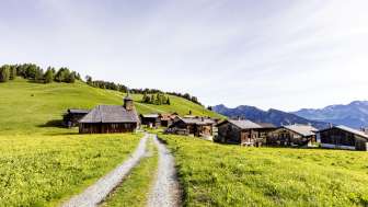 Obermutten in estate