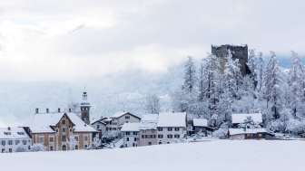 Rovine del castello di Alt Sins a Paspels