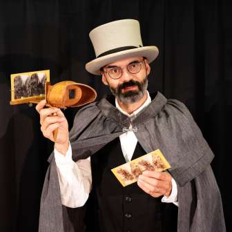 Rappresentazione scenica con Erwin Dirnberger nella CasaStorica Andeer