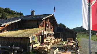 L'Alp dil Plaun offre diverse prelibatezze durante la stagione alpina. L'Alp dil Plaun offre diverse prelibatezze durante la stagione alpina.