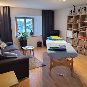 Carevital di Ingrid Thönen offre massaggi, coaching, ipnosi e molto altro.