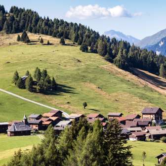 Obermutten in estate