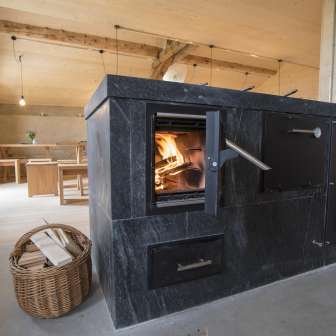 Atmosfera accogliente nell'Alpbeizli Alp Nurdagn