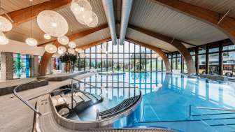 Lontano dalla frenesia della vita quotidiana, le acque salutari dei bagni minerali di Andeer lavano via le preoccupazioni e rivitalizzano il corpo.