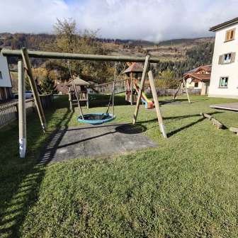 L'altalena nella scuola materna / Parco giochi Scoleta Zillis