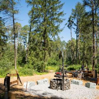 L'area barbecue presso il centro di trekking a Thusis