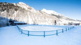 La pista di ghiaccio naturale del Camping Splügen