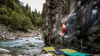 Il leggendario sito di bouldering Magic Wood nei pressi di Ausserferrera