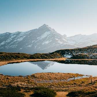 Il lago Pascuminer sull'Heinzenberg in autunno