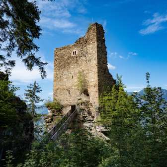 Le rovine del castello di Obertagstein sopra Thusis