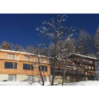 Il Berghotel Sterna dall'esterno in inverno
